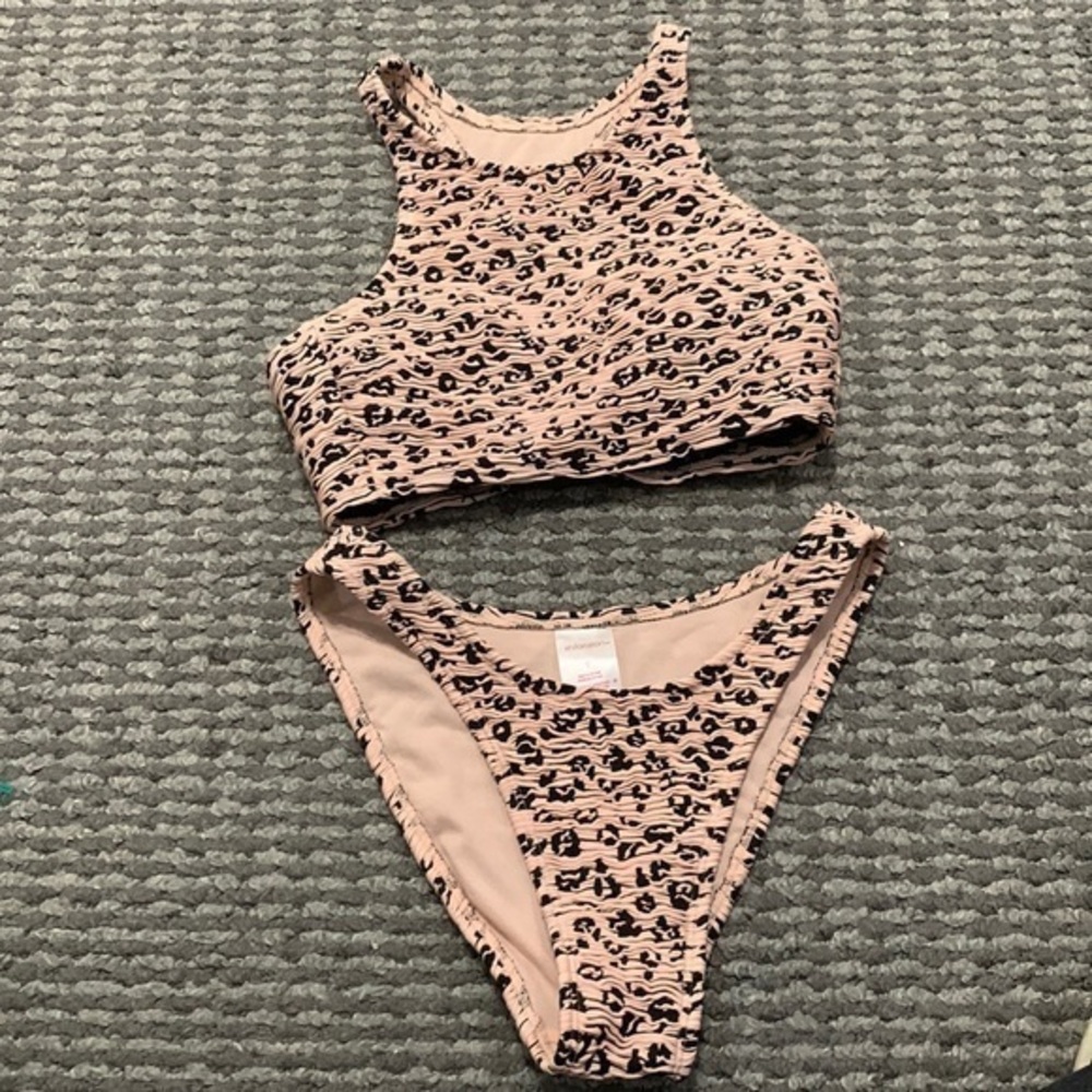 Woman’s Xhilaration swim suit sz Small